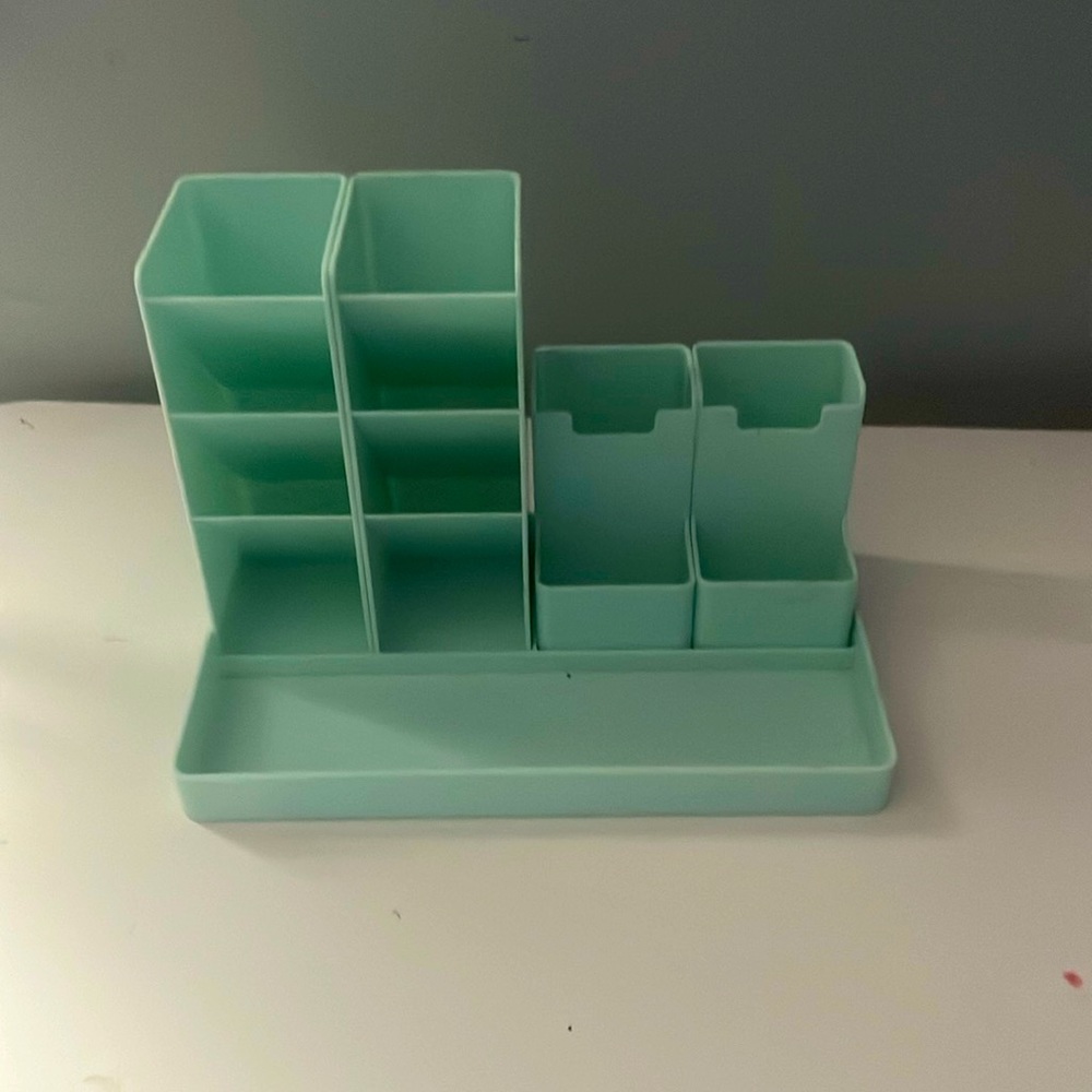Desk organizer